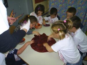 Bambini con le pitture