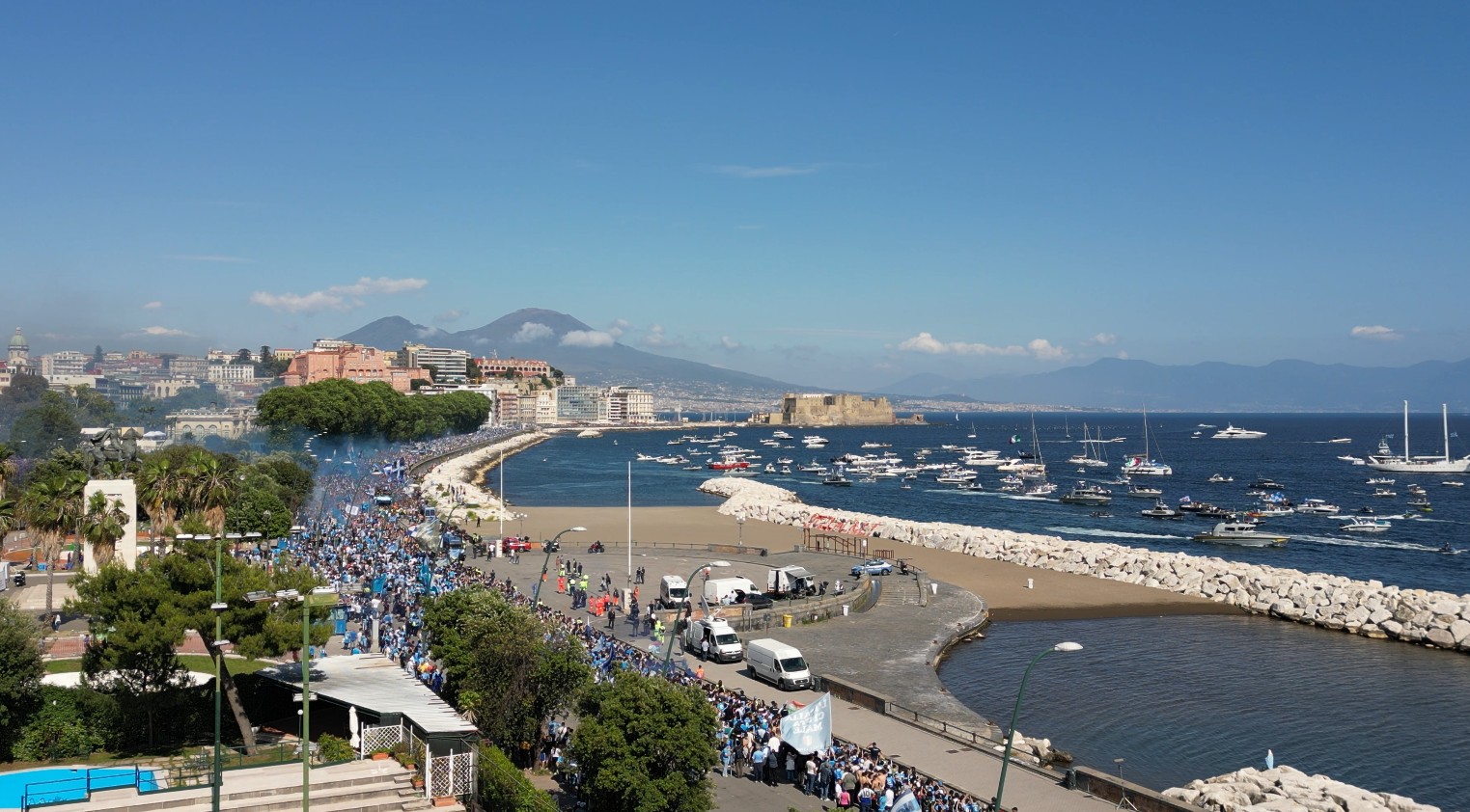 Sfilata bus, Manfredi: "Grande bellezza e grande efficienza, grazie a gioco di squadra"