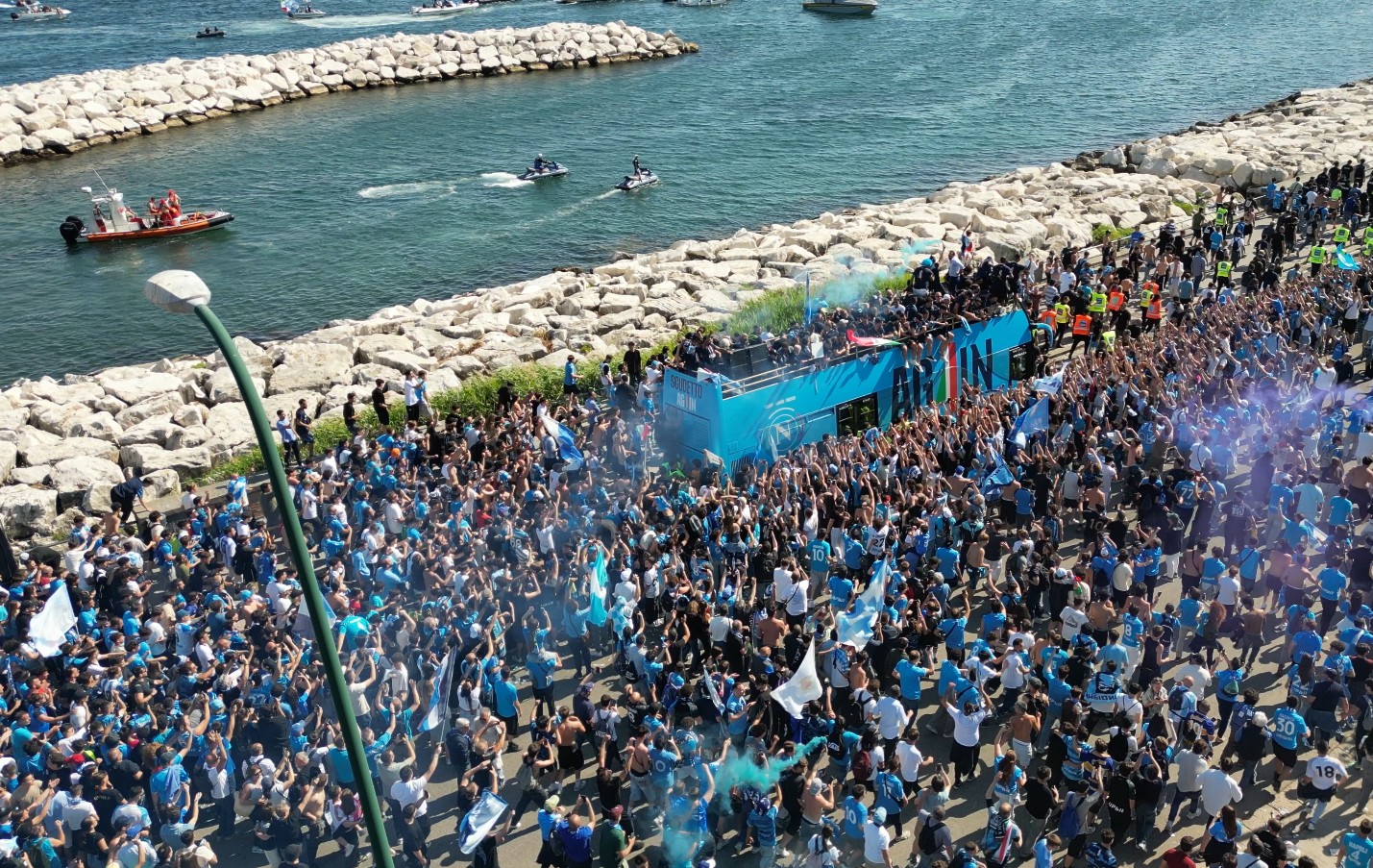 Sfilata bus, Manfredi: "Grande bellezza e grande efficienza, grazie a gioco di squadra"