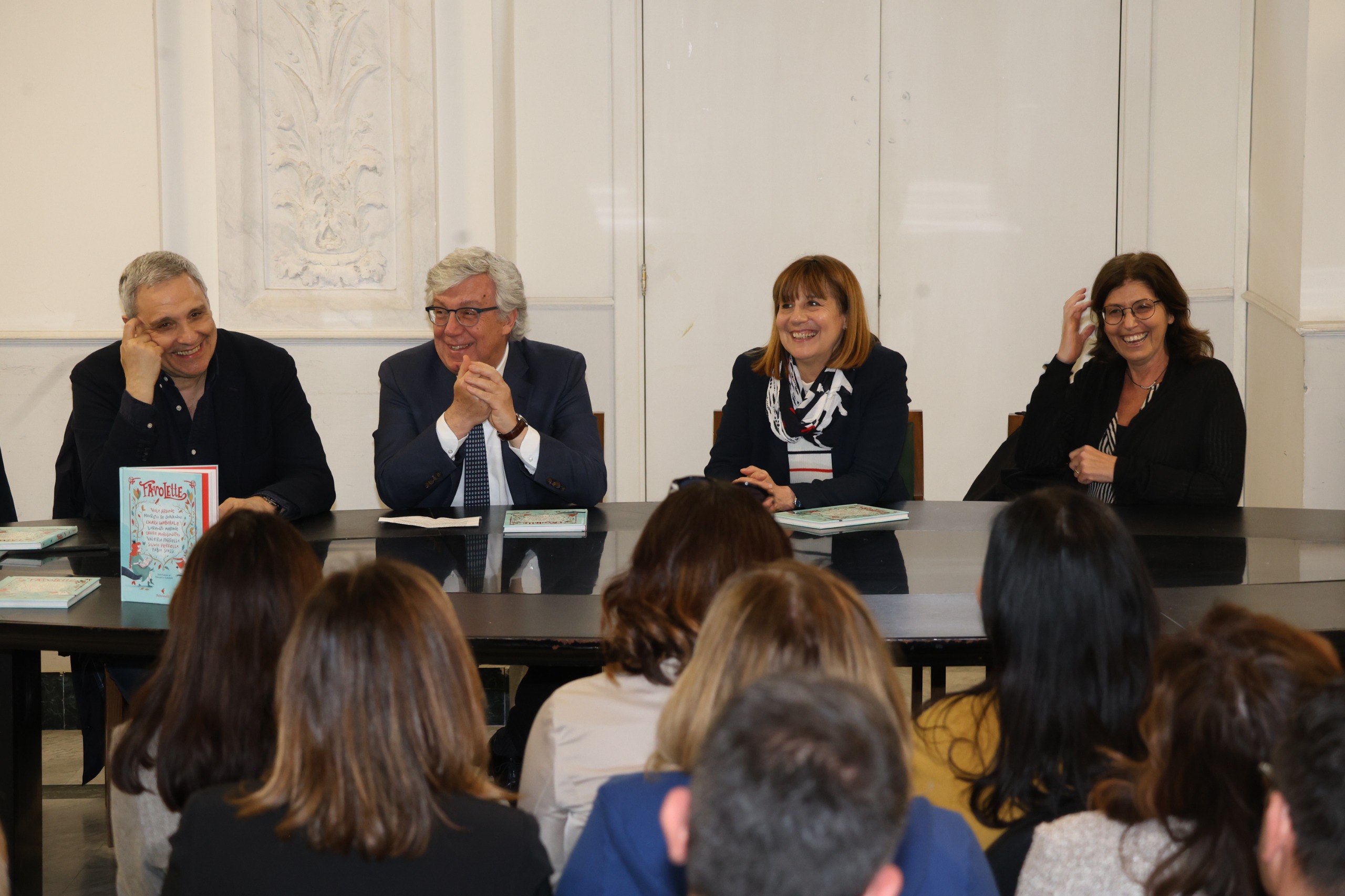 Libro di favole in dono alle scuole d’infanzia