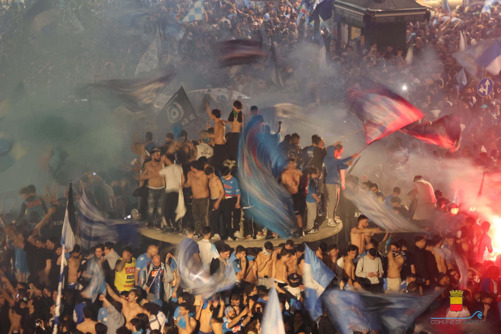 Napoli si risveglia Campione d'Italia!