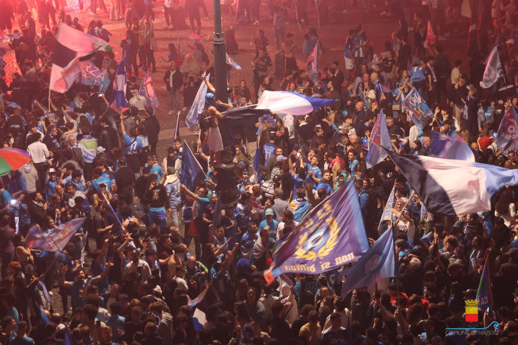 Napoli si risveglia Campione d'Italia!