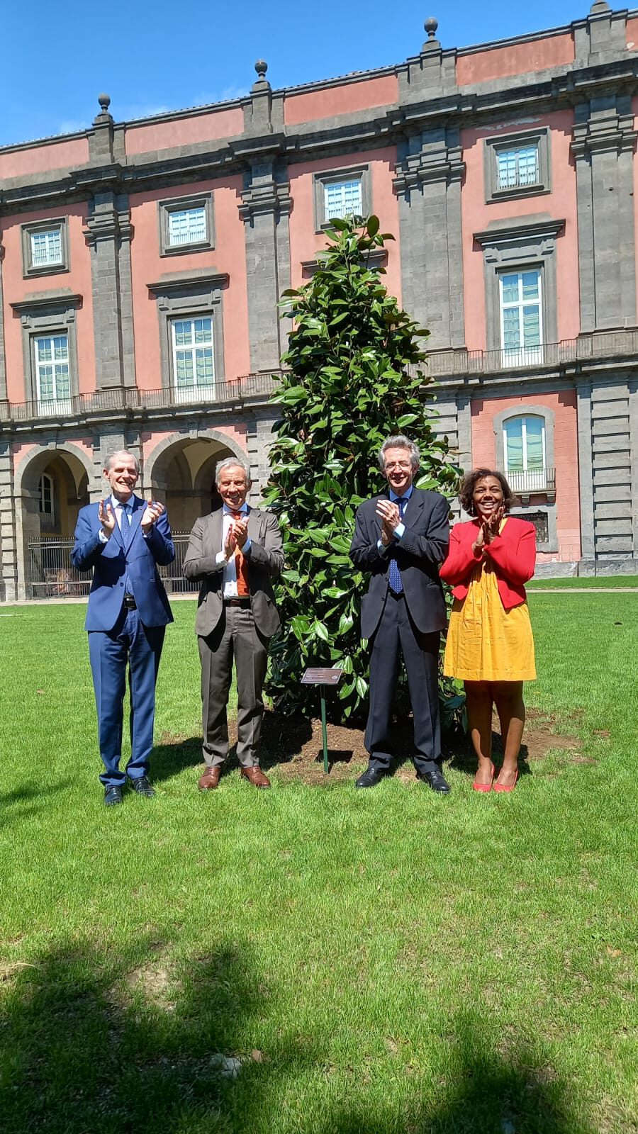 Piantumazione dell'Albero dell'Amicizia a Capodimonte