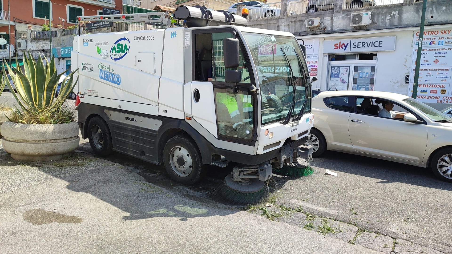 Pulizia strade via Manzoni - via Caravaggio