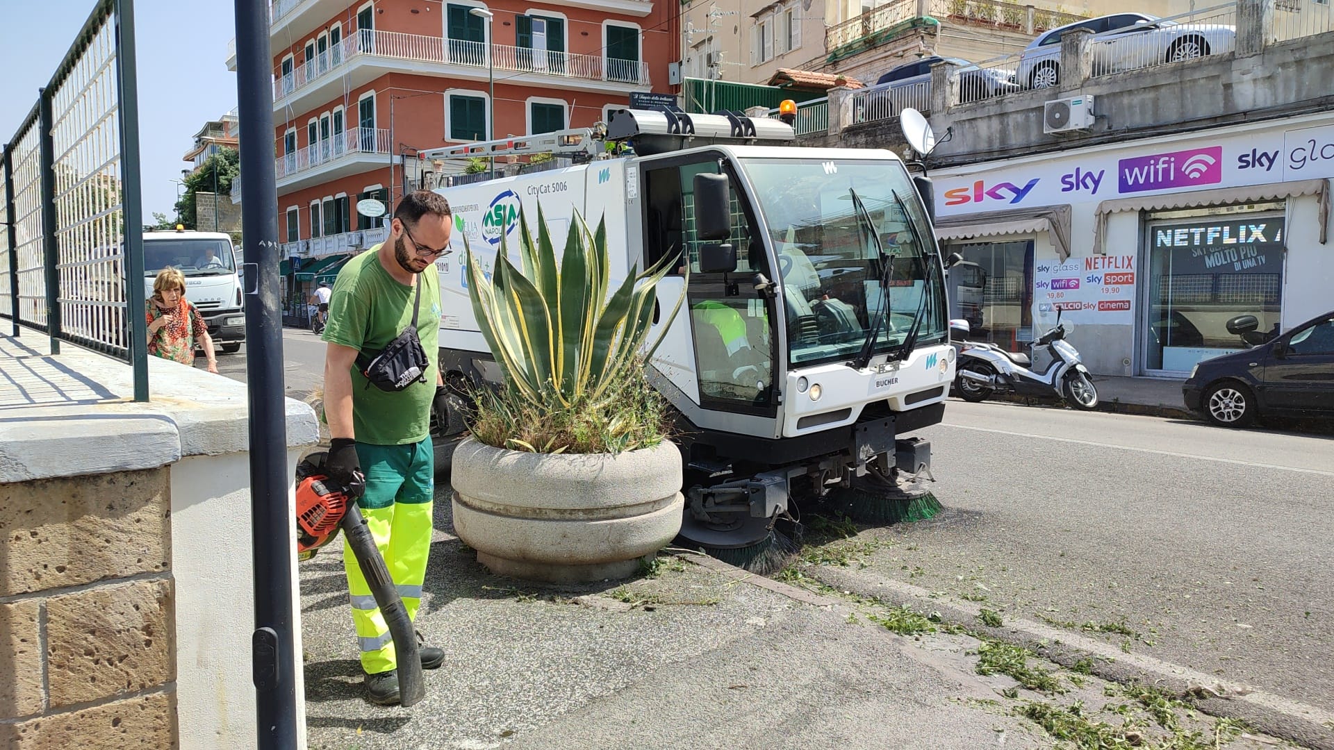 Pulizia strade via Manzoni - via Caravaggio