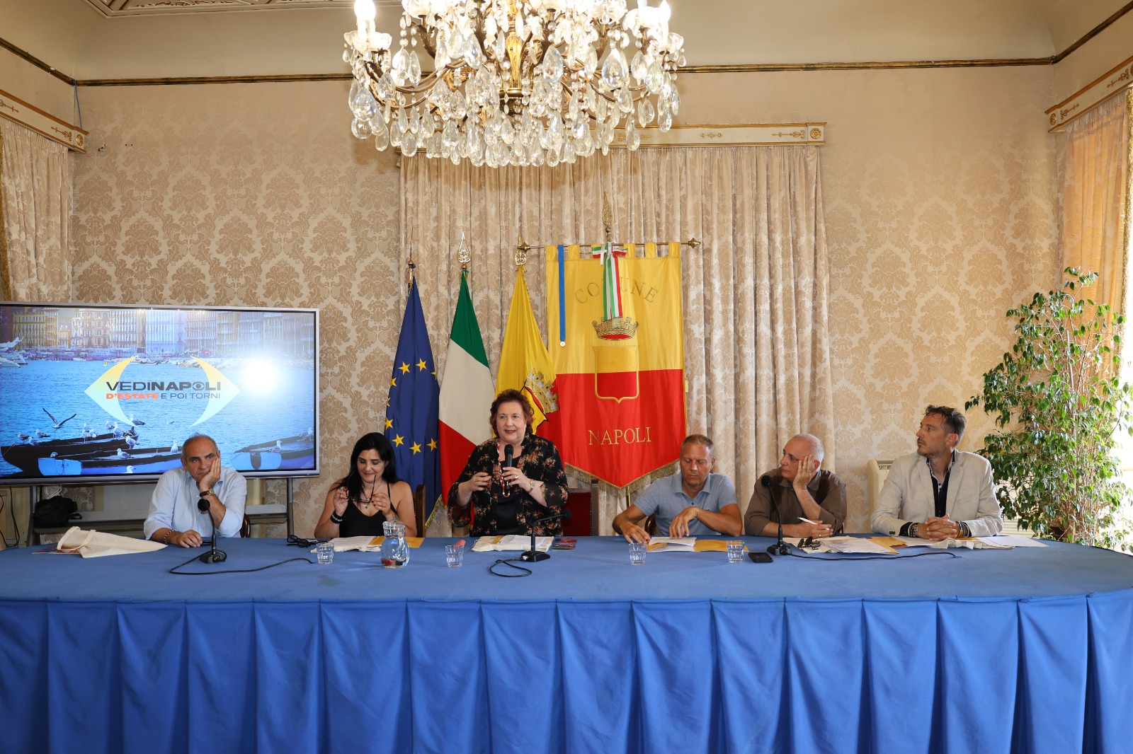 Vedi Napoli d'estate e poi torni