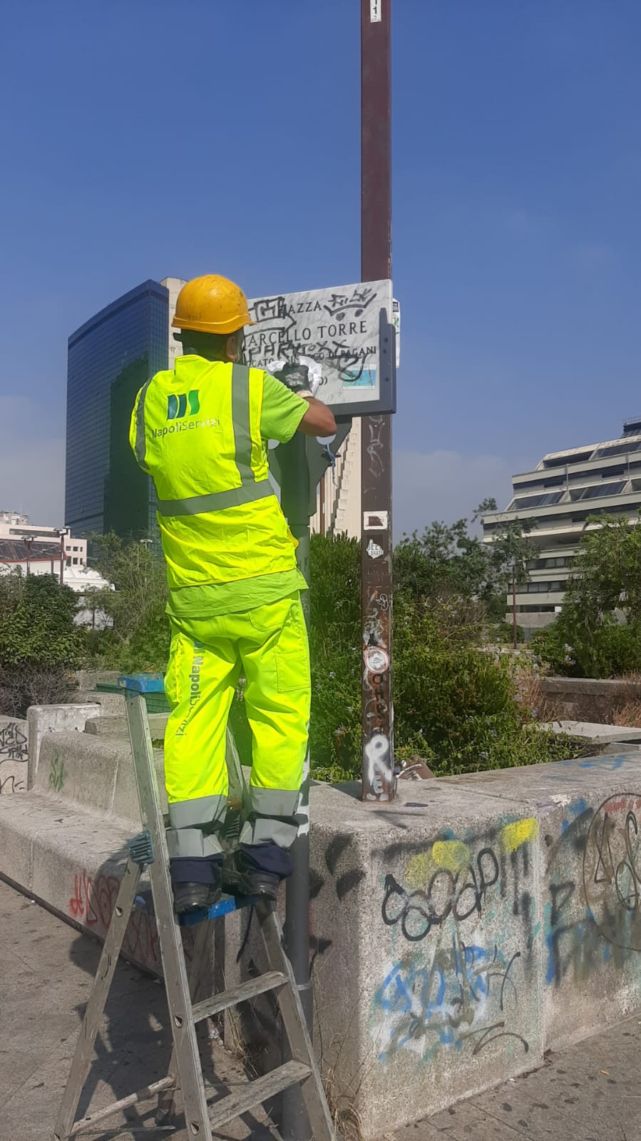 Ripristinata la targa di Marcello Torre al centro Direzionale