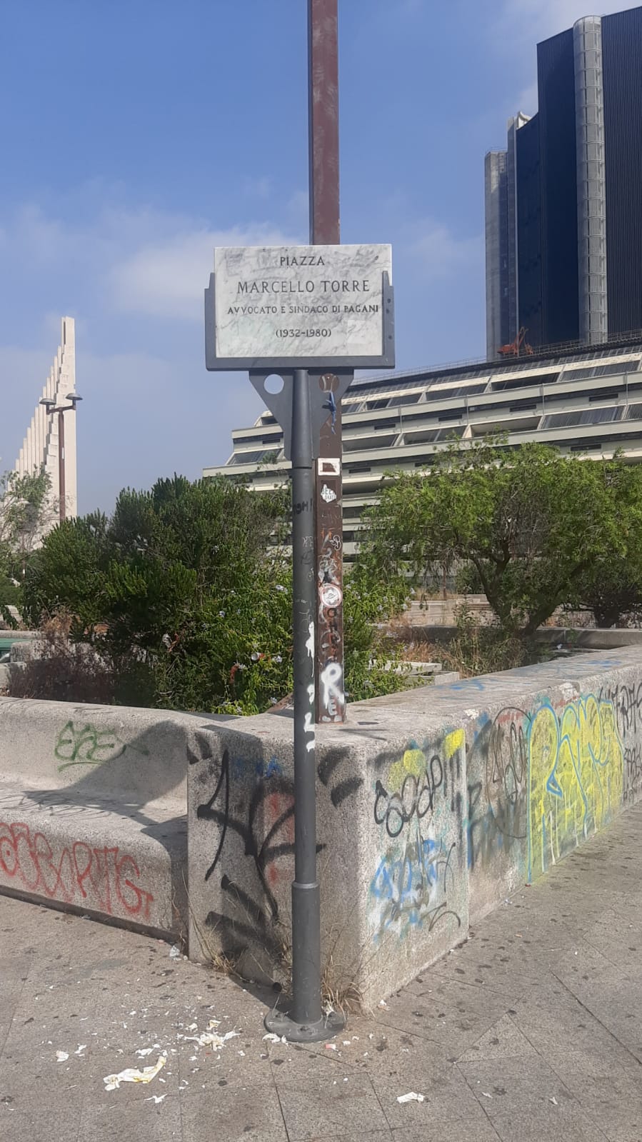 Ripristinata la targa di Marcello Torre al centro Direzionale