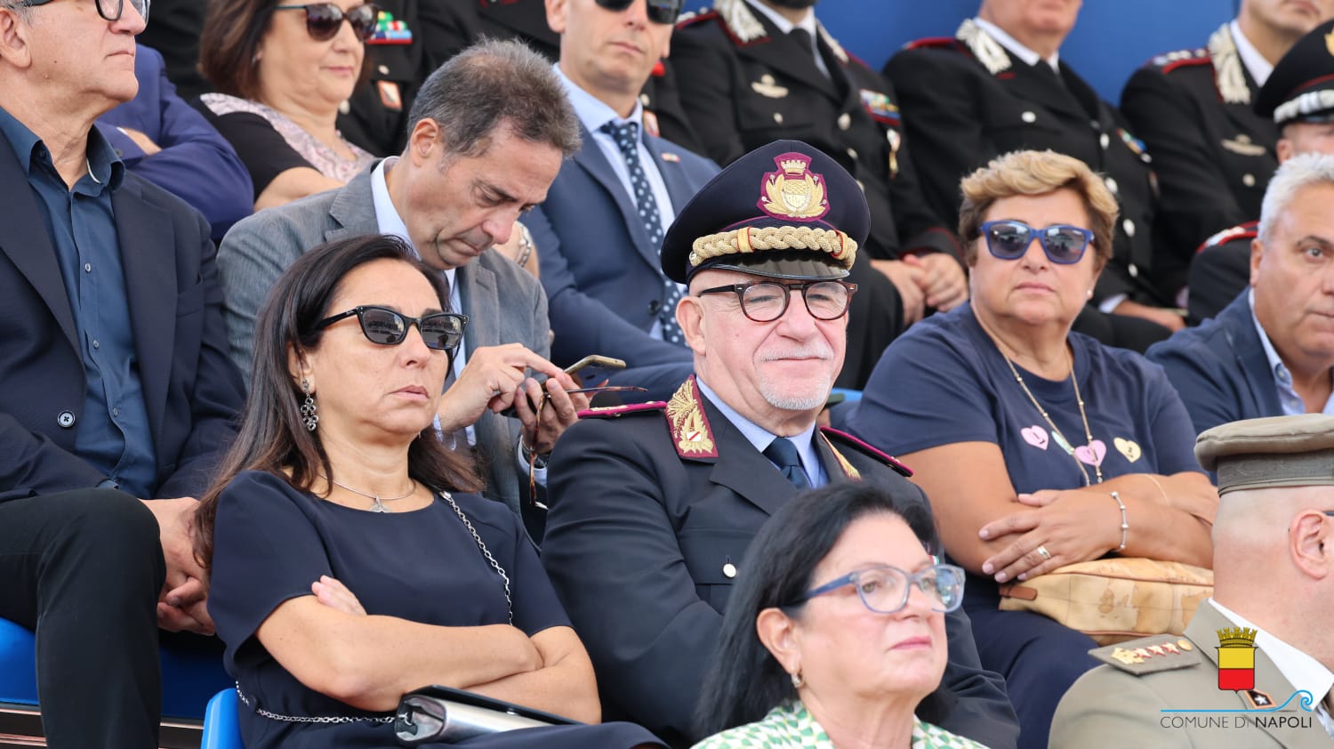 La Croce d'oro al Gonfalone del Comune di Napoli