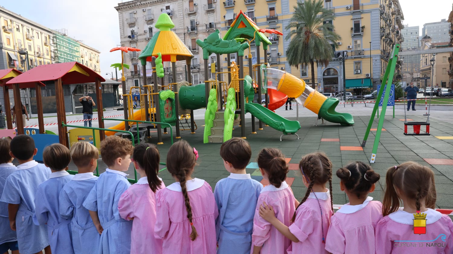 Ripristinate le giostrine e riqualificata l’area verde a piazza Nazionale