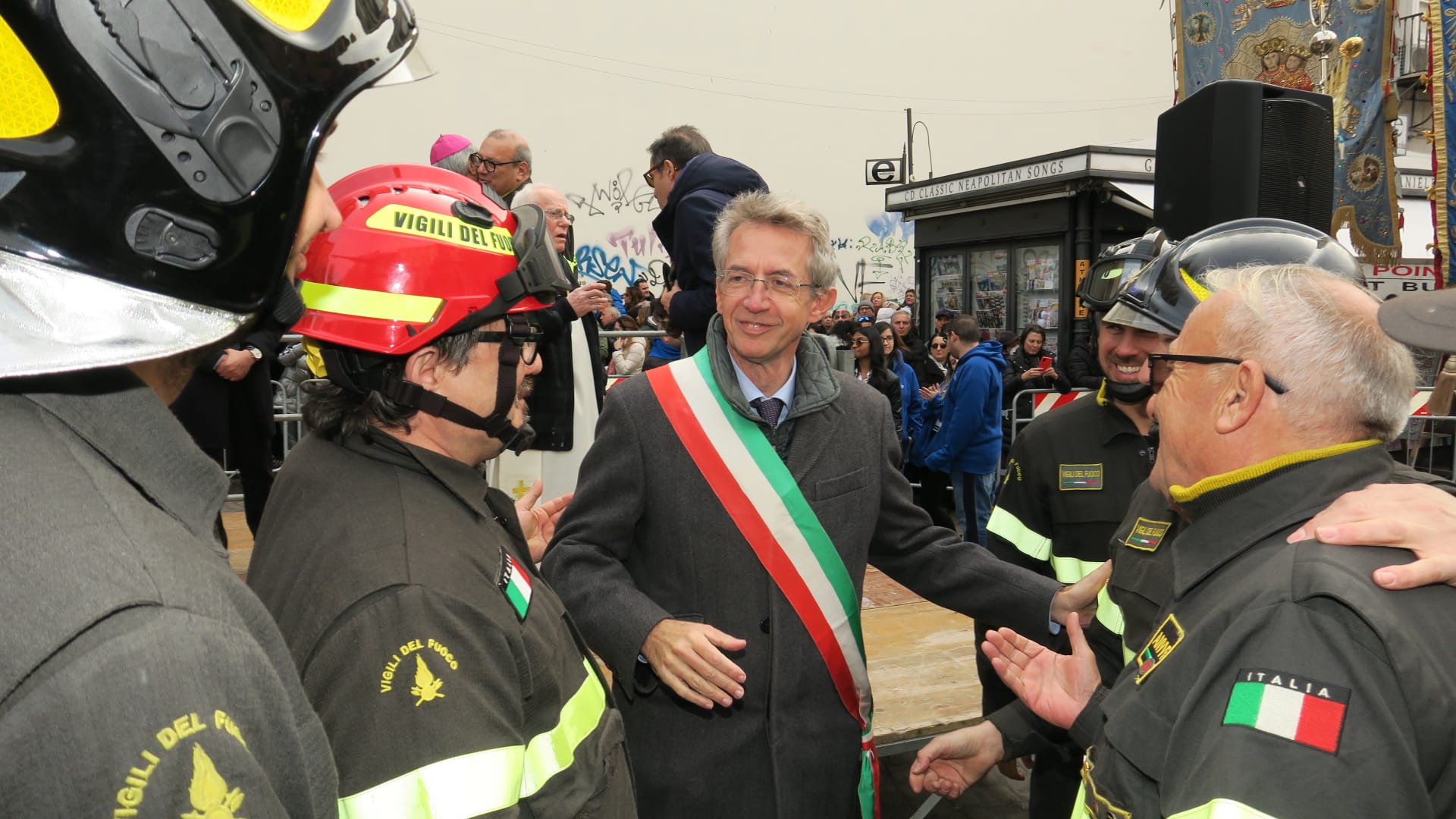 Tradizionale consegna dei fiori all'Immacolata