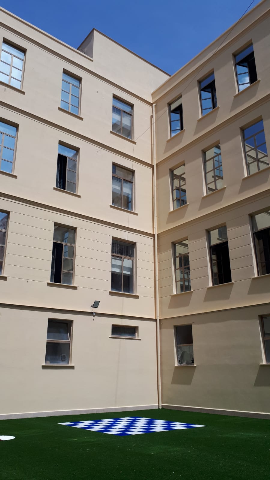 cortile scuola Leopardi