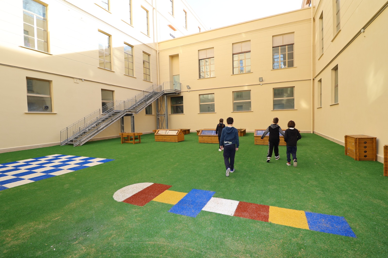 cortile scuola Leopardi