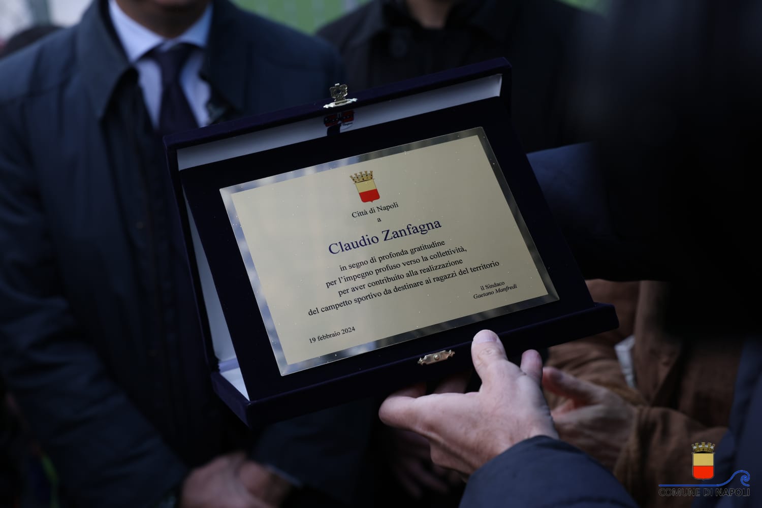 Inaugurato un campetto di calcio per le ragazze e i ragazzi del rione Amicizia