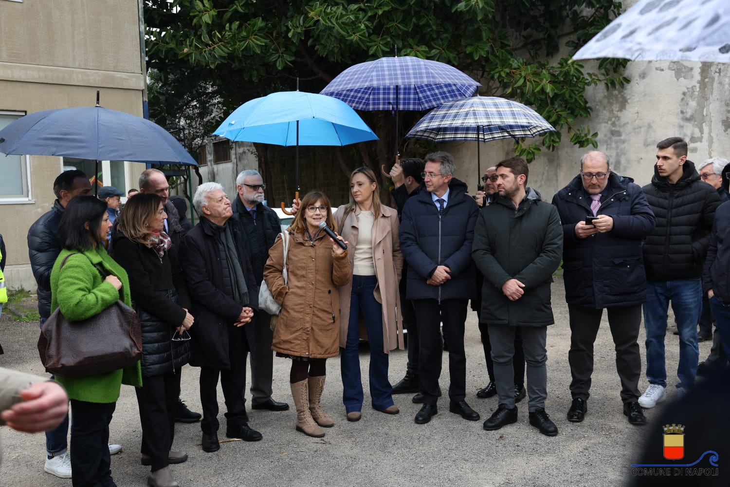 Inaugurato un campetto di calcio per le ragazze e i ragazzi del rione Amicizia