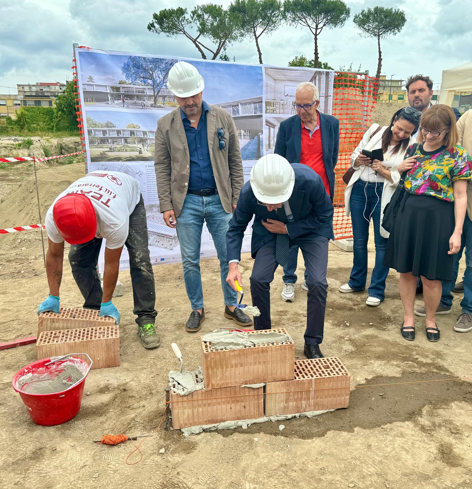 A Pianura via ai lavori per la nuova sede della scuola “Massimo Troisi”