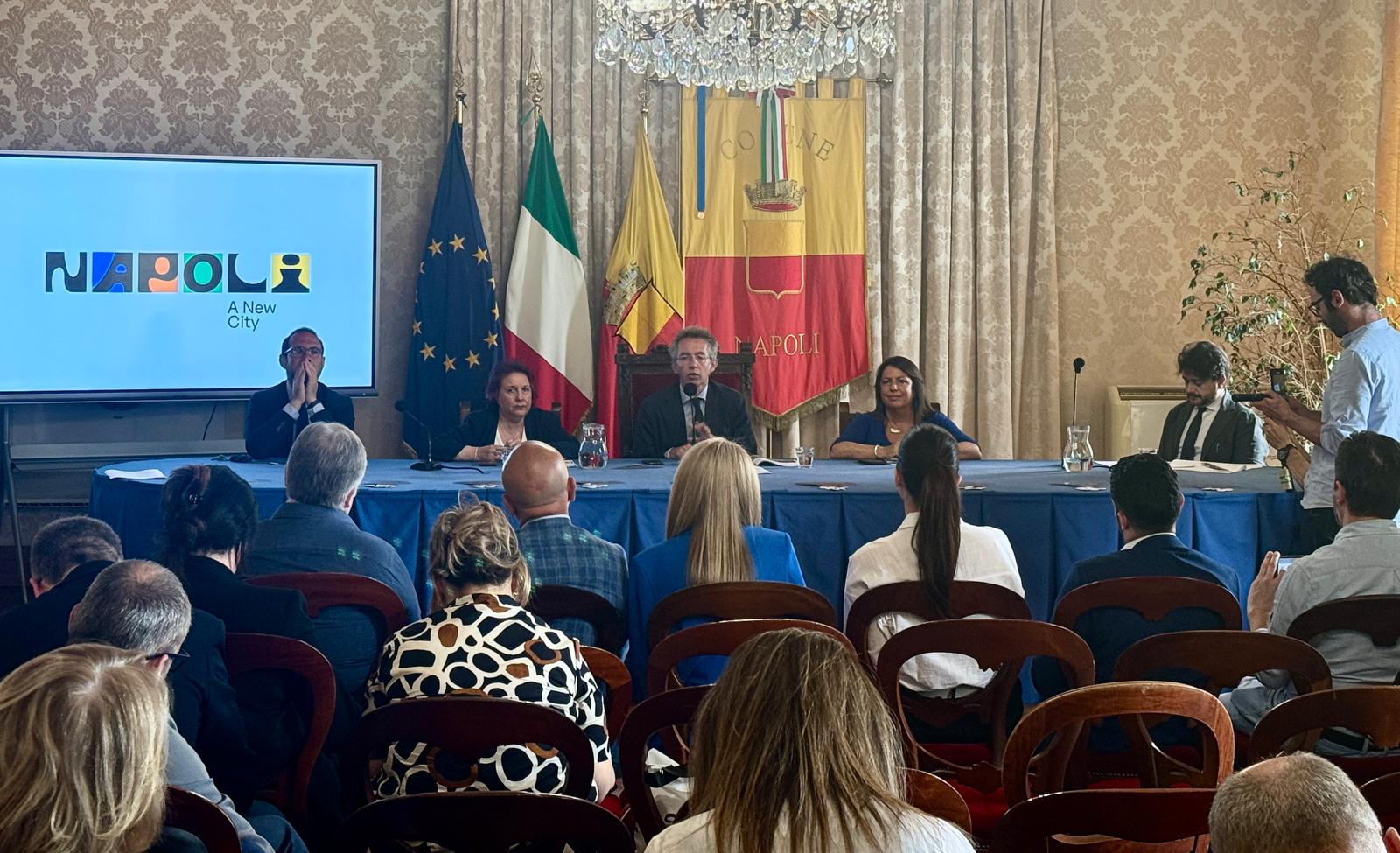 Napoli cresce con il turismo: presentazione dati e brand della città